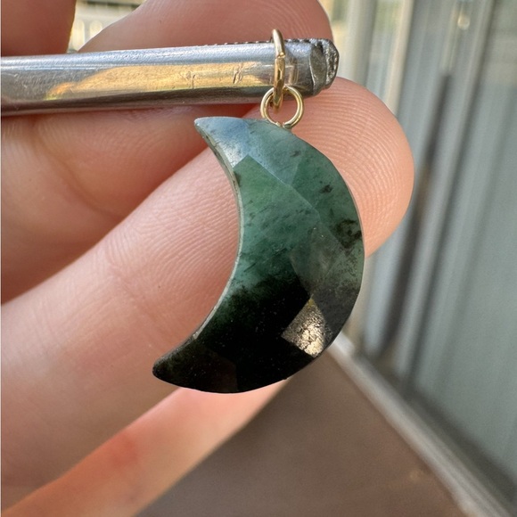 8.00ctw solid 14k yellow gold genuine emerald moon pendant - Picture 9 of 14